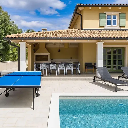 Lunistra In Istria For 10 People With Private Pool & Kids Playground Vila Sivati