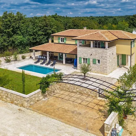 Lunistra In Istria For 10 People With Private Pool & Kids Playground