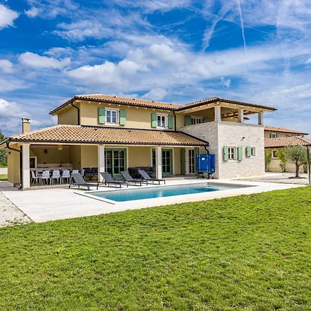 Lunistra In Istria For 10 People With Private Pool & Kids Playground *