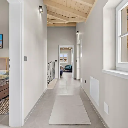 Lunistra In Istria For 10 People With Private Pool & Kids Playground Vila