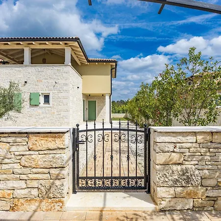Lunistra In Istria For 10 People With Private Pool & Kids Playground * Sivati